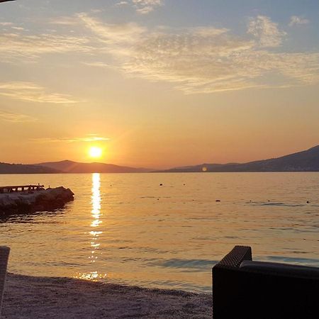 Apartment Okrug Gornji - Trogir With Sea View Eksteriør bilde