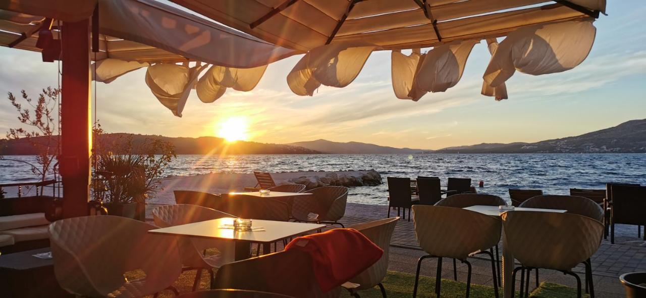 Apartment Okrug Gornji - Trogir With Sea View Eksteriør bilde