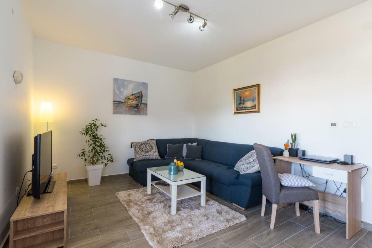 Apartment Okrug Gornji - Trogir With Sea View Eksteriør bilde