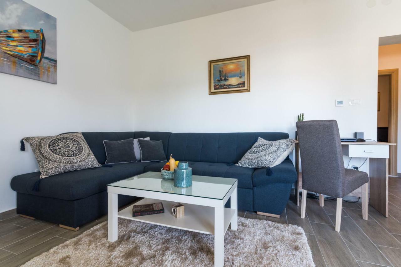 Apartment Okrug Gornji - Trogir With Sea View Eksteriør bilde