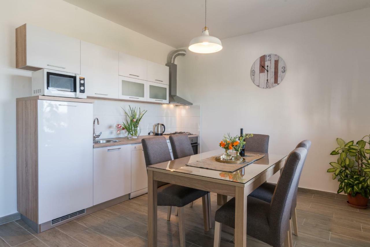 Apartment Okrug Gornji - Trogir With Sea View Eksteriør bilde